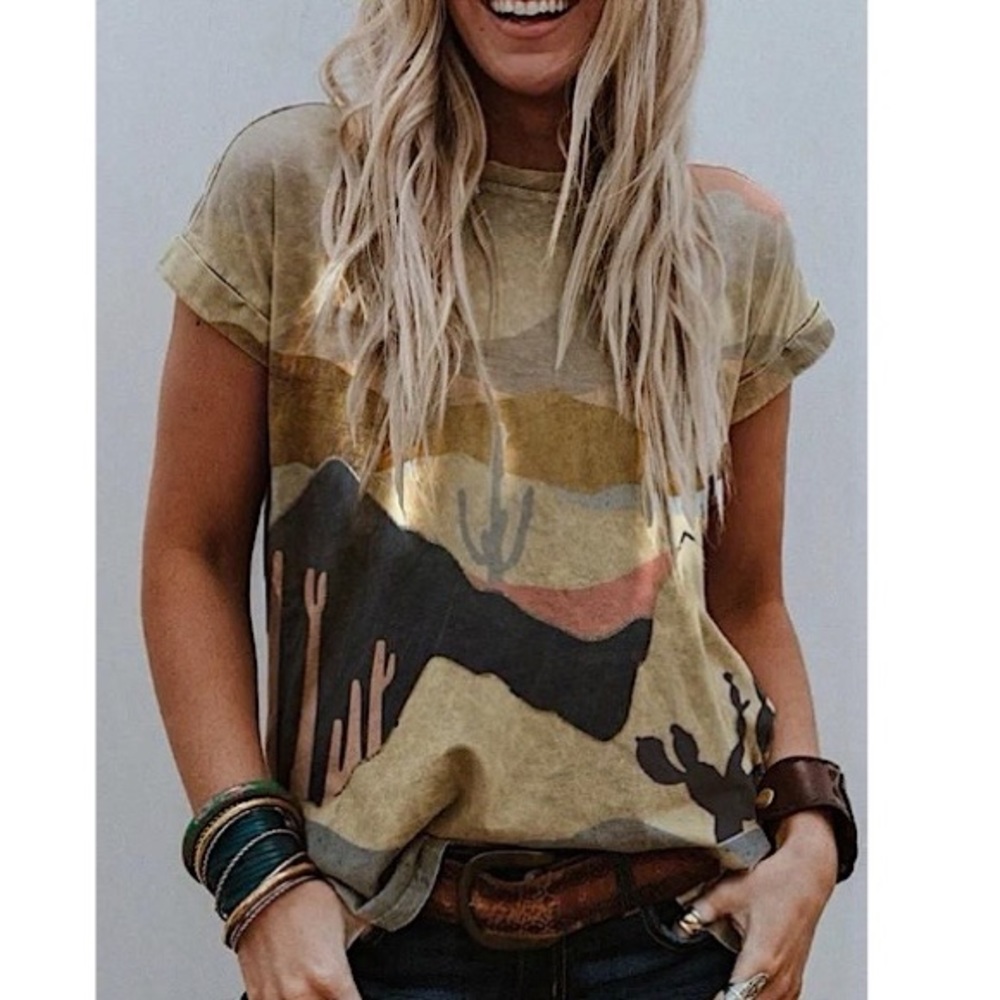 NWOT Mountain Print T-Shirt